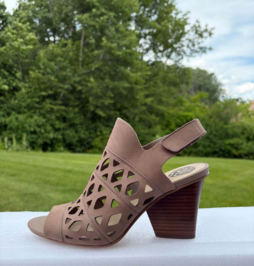 New Vince Camuto Deverly Cutout Nubuck Slingback Heeled Sandals Taupe Size 9M